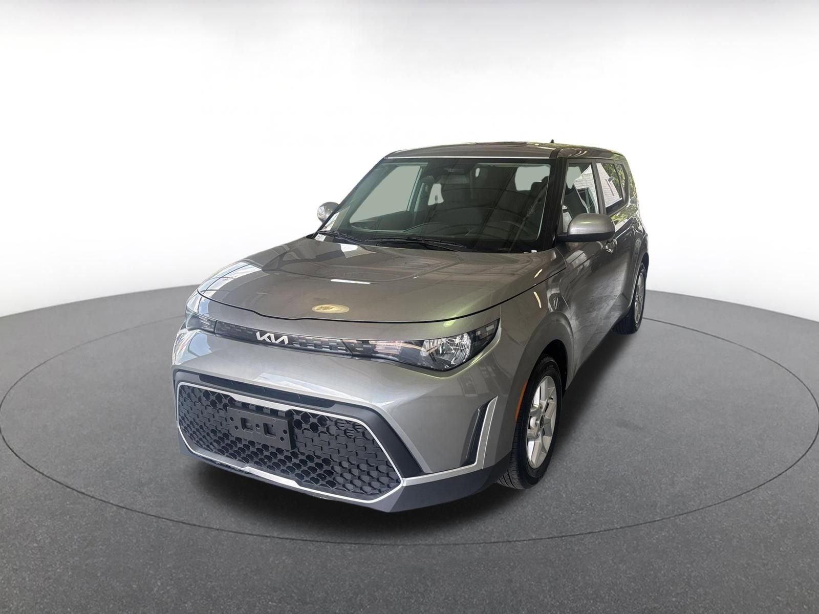 Used 2025 Kia Soul LX w/ LX Technology Package FWD image 7