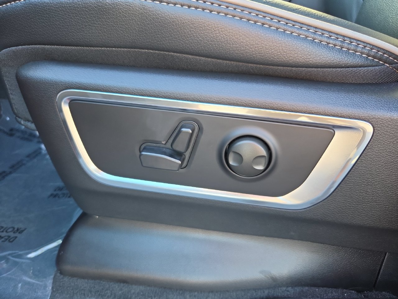 New 2026 RAM 1500 Laramie w/ Night Edition AWD/4WD image 5