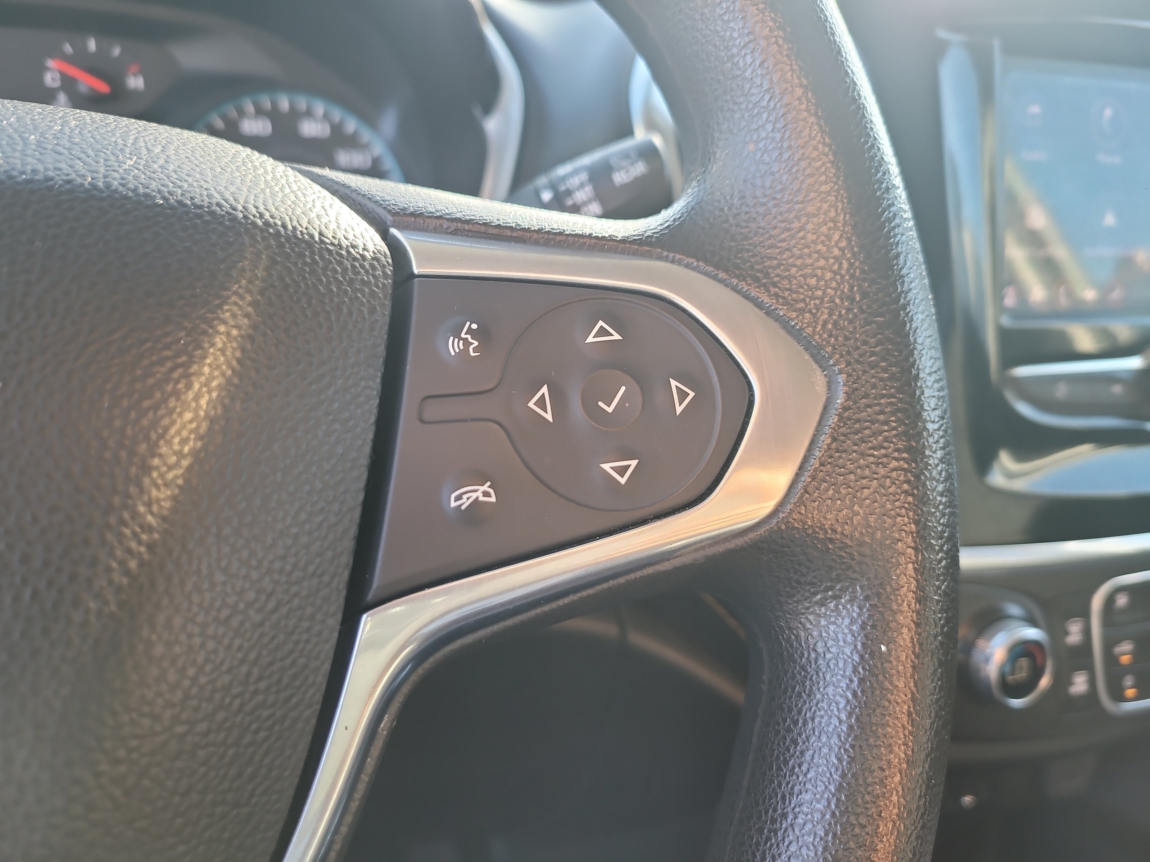 Used 2020 Chevrolet Traverse LS FWD image 29