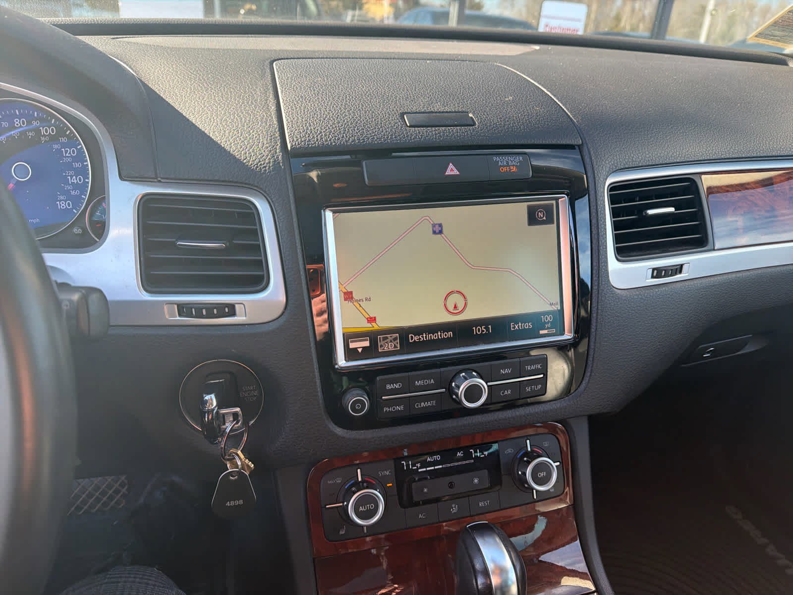 Used 2012 Volkswagen Touareg TDI image 10