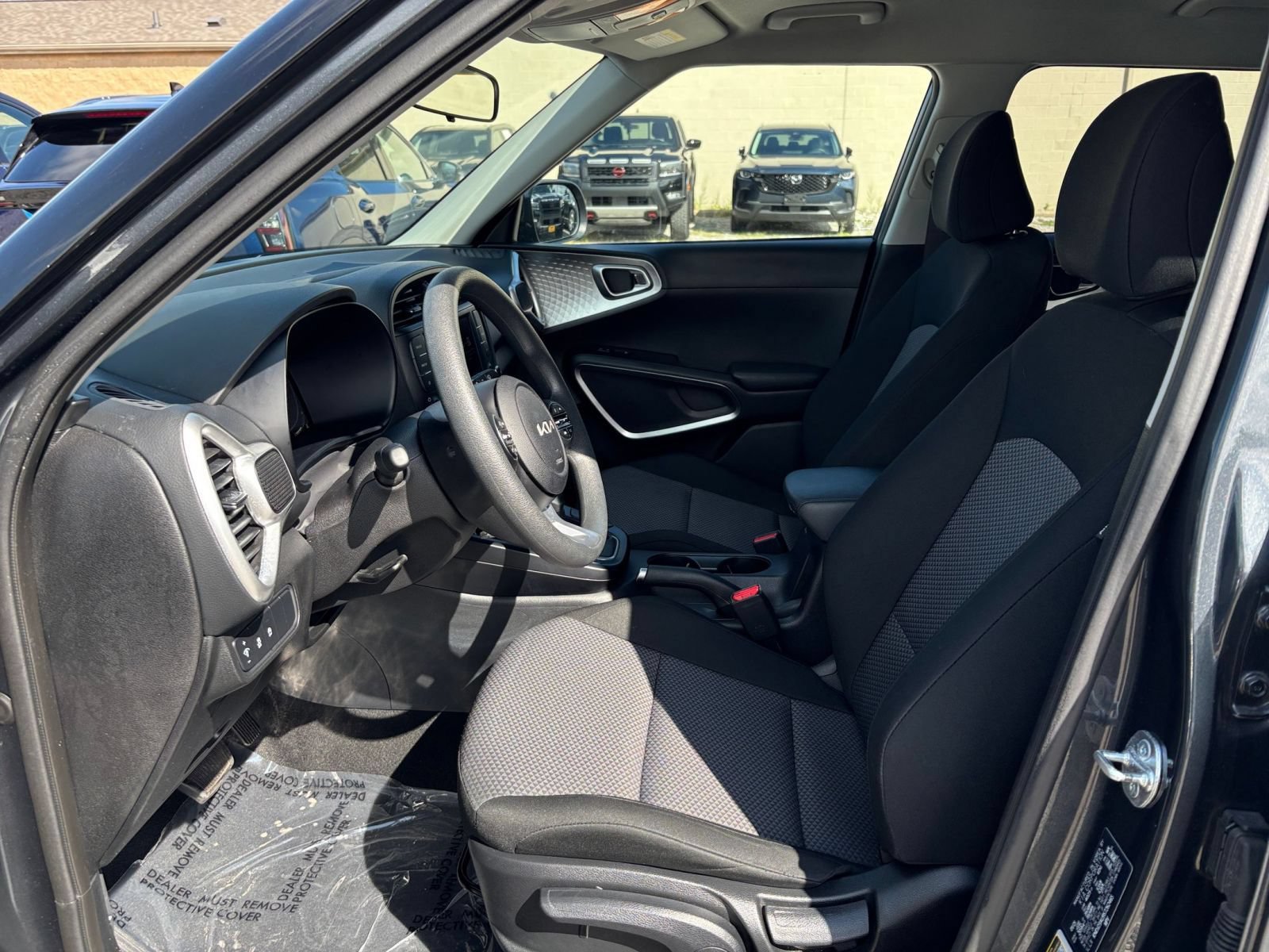Used 2025 Kia Soul LX w/ LX Technology Package FWD image 25