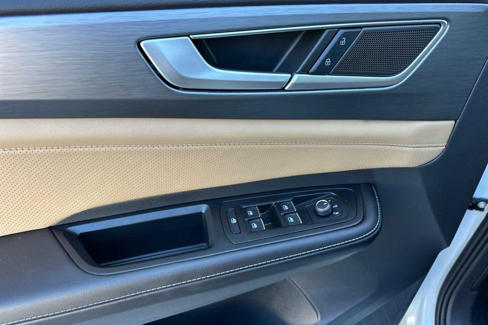 New 2026 Volkswagen Atlas Cross Sport SE image 9