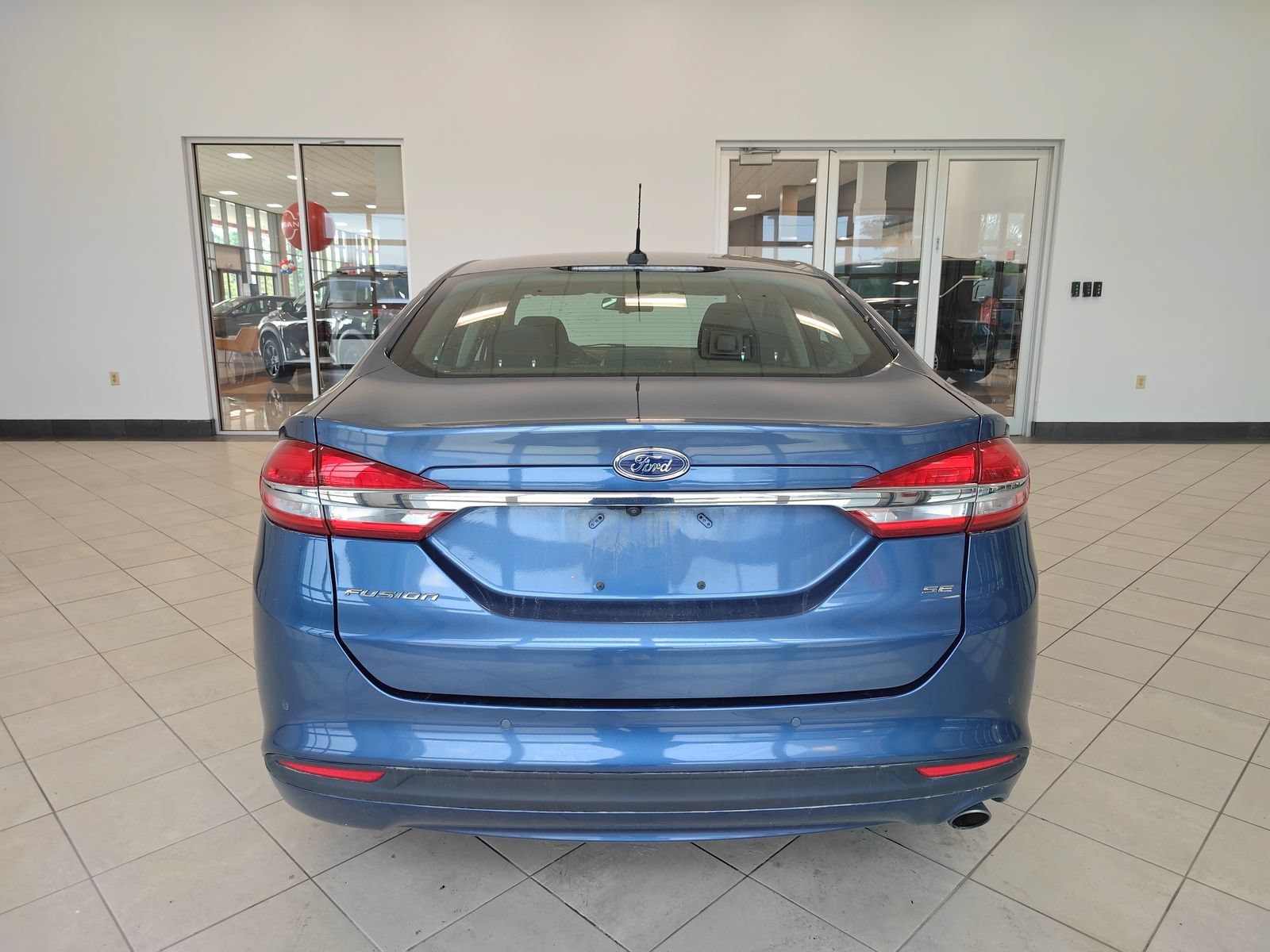 Used 2018 Ford Fusion SE w/ Fusion SE Technology Package FWD image 4