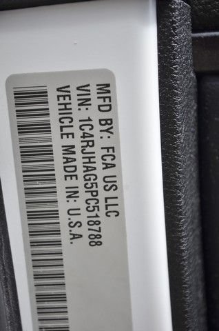 Used 2023 Jeep Grand Cherokee Altitude AWD/4WD image 14