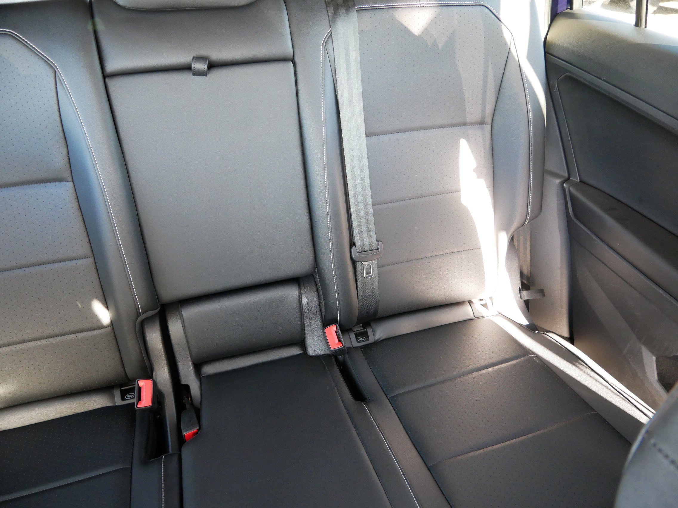 Used 2021 Volkswagen Tiguan SE image 14