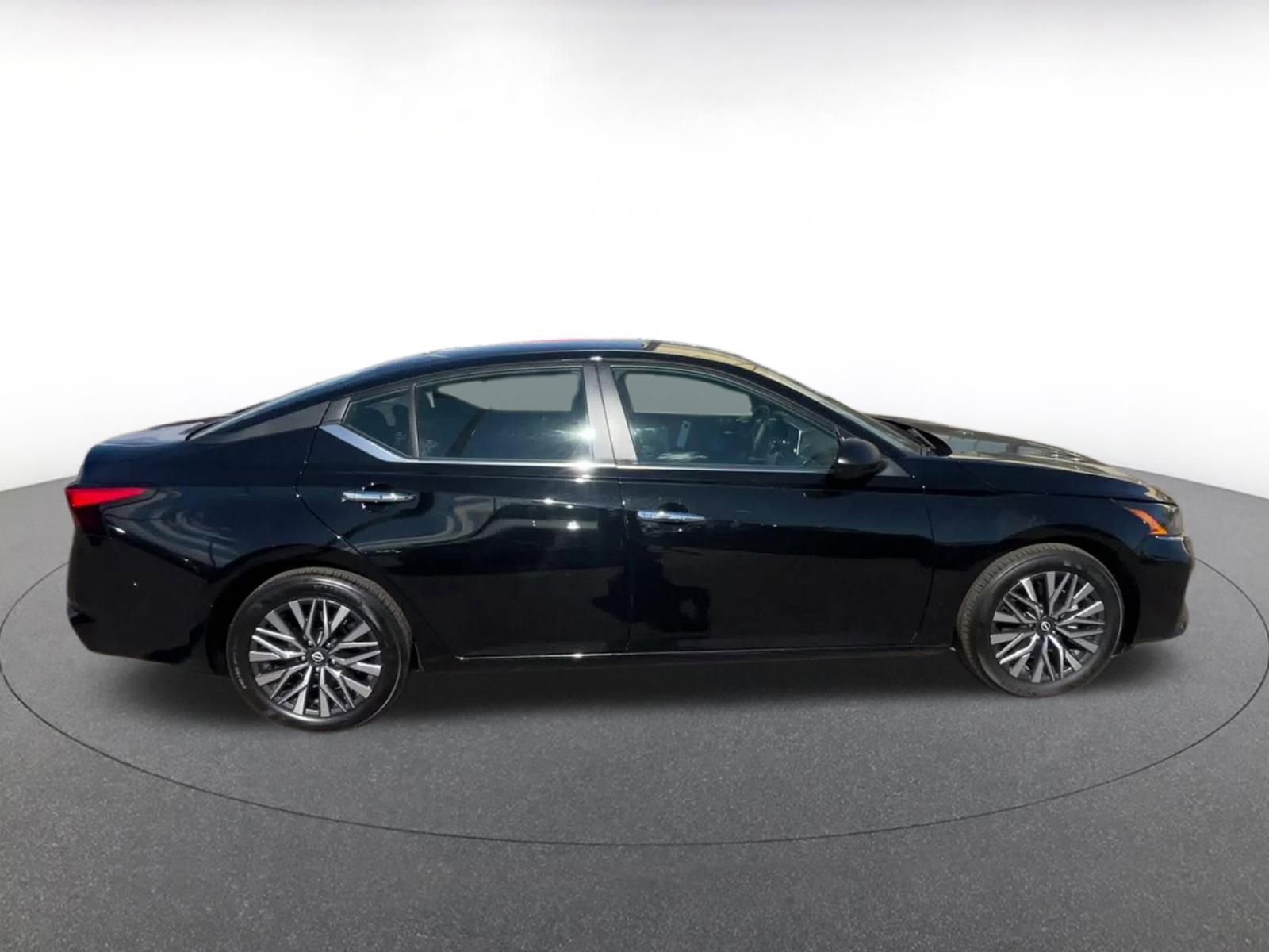 Used 2025 Nissan Altima 2.5 SV image 16