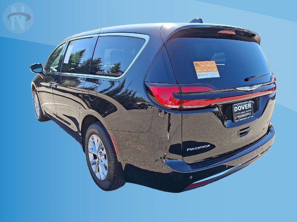 Certified 2025 Chrysler Pacifica Select AWD/4WD image 22