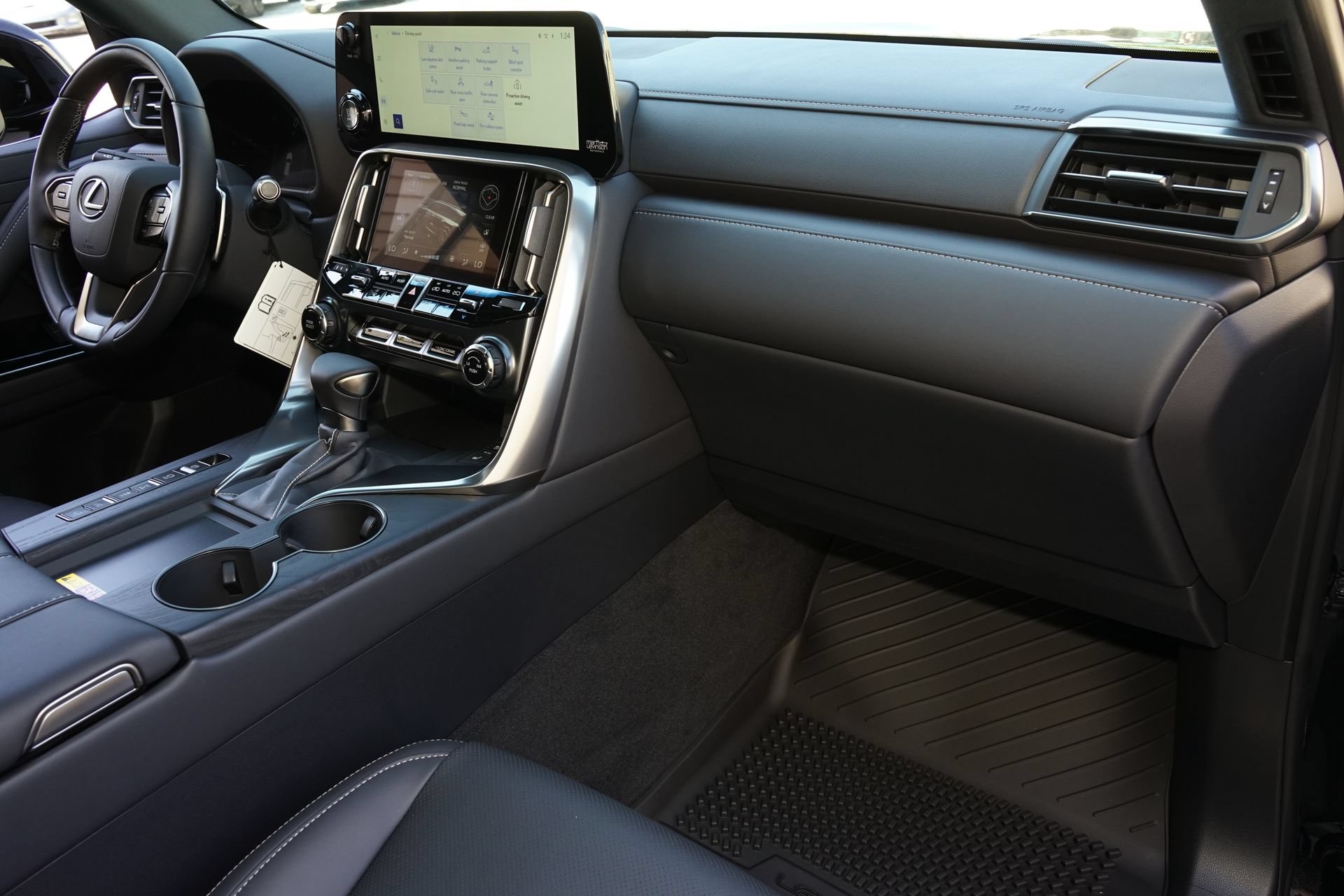 Used 2026 Lexus LX 600 4WD w/ Luxury Package image 11