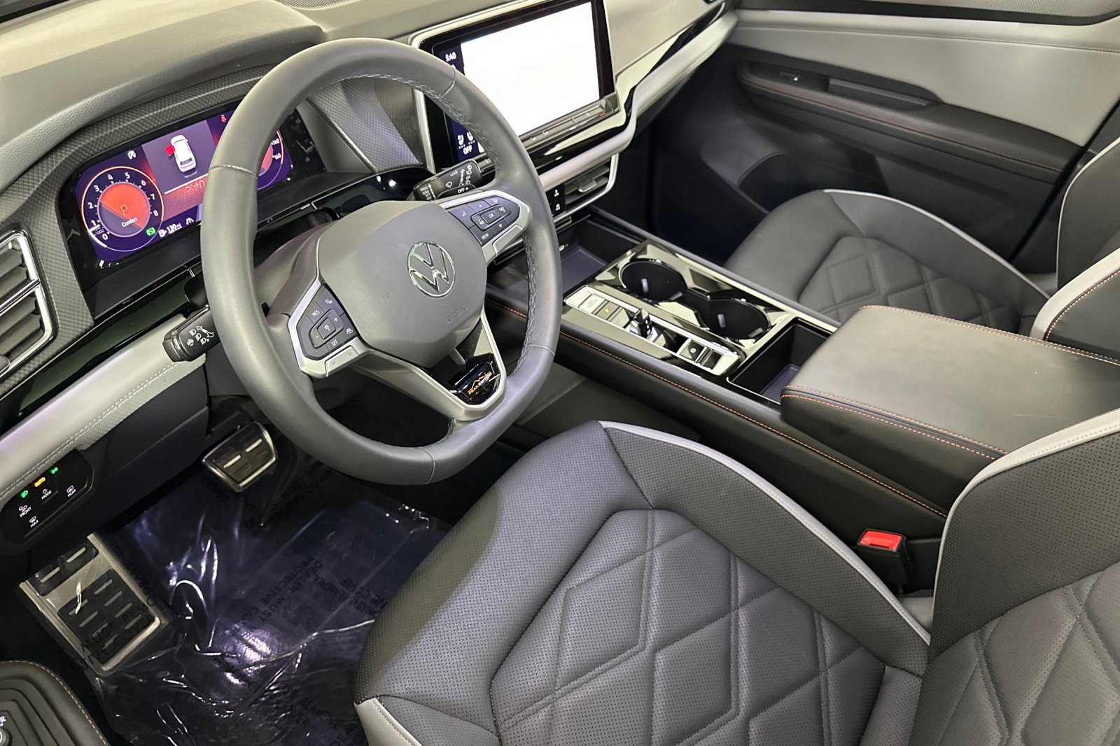 Used 2024 Volkswagen Atlas Peak Edition SE image 9