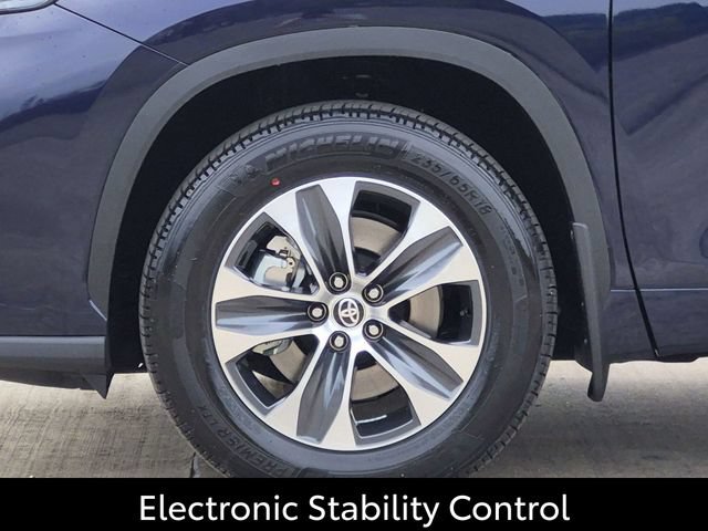 Certified 2026 Toyota Highlander XLE AWD/4WD image 11