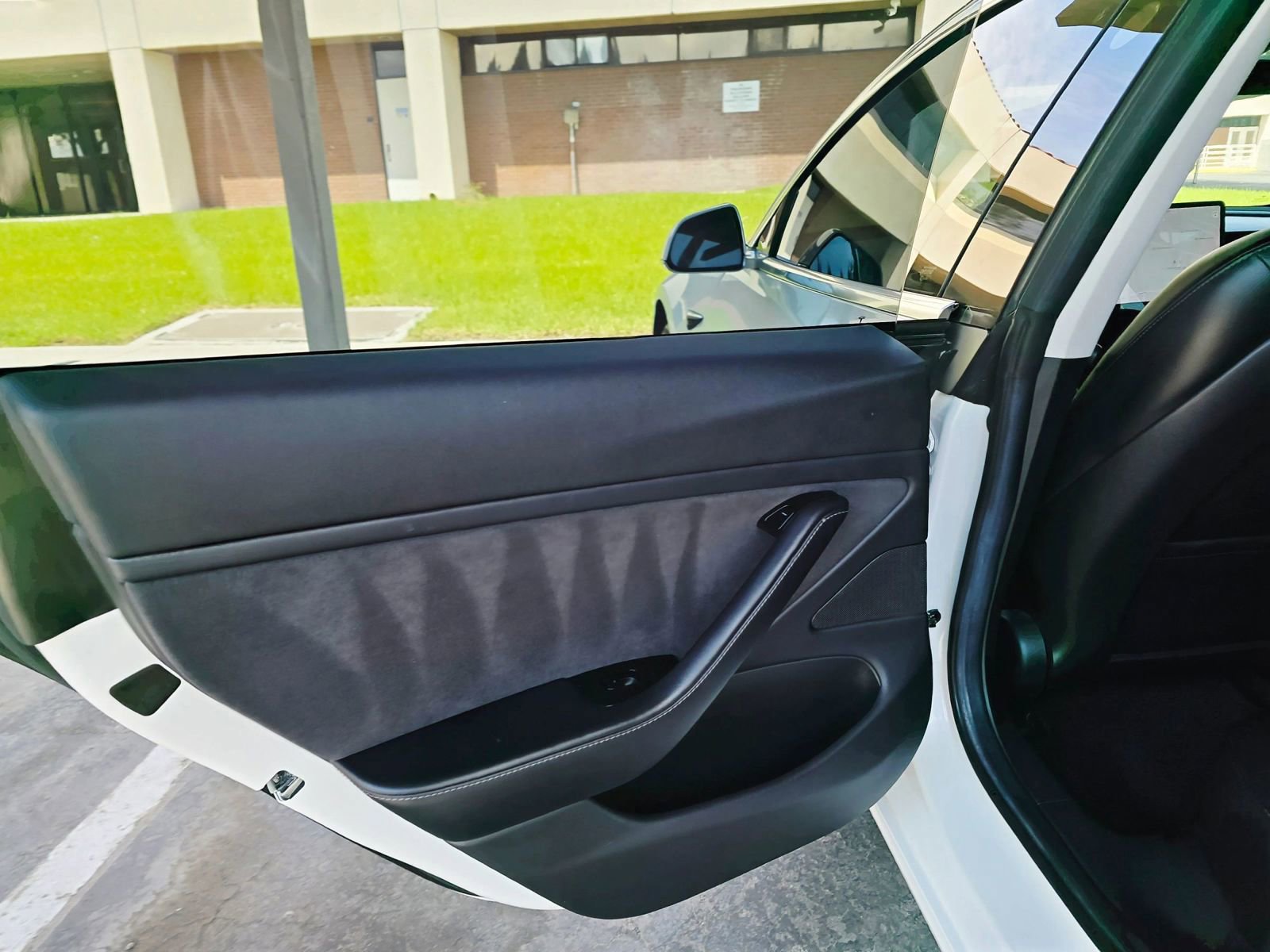 Used 2017 Tesla Model 3 Long Range RWD image 33