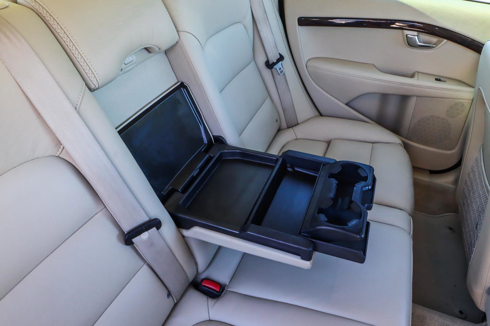 Used 2016 Volvo XC70 T5 Platinum w/ Protection Package image 40