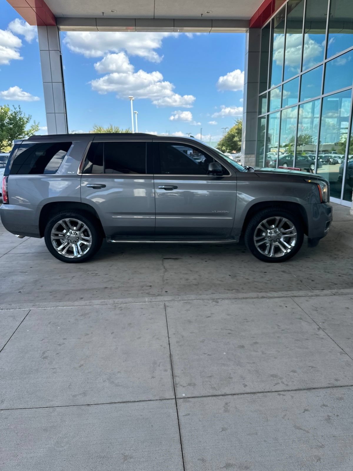 Used 2018 GMC Yukon SLT w/ Premium Edition RWD image 18