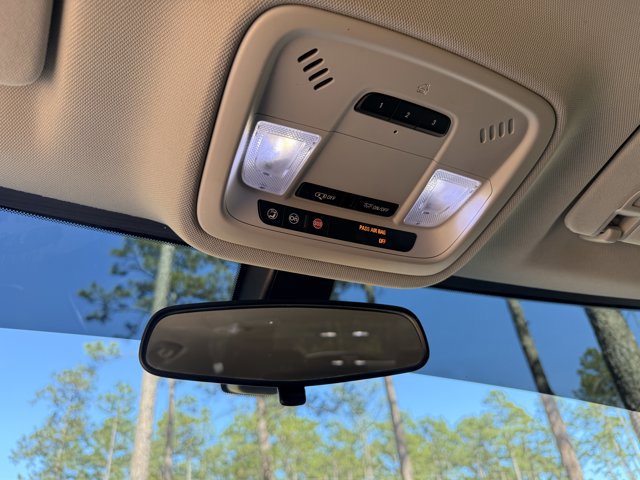 Used 2019 Chevrolet Traverse LT FWD image 23