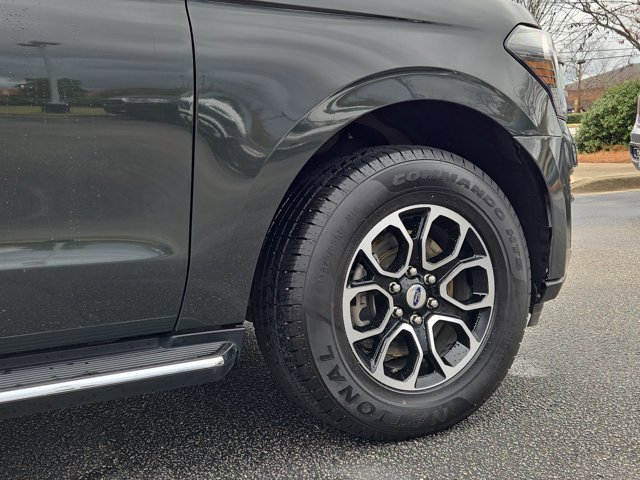 Used 2023 Ford Expedition XLT image 5