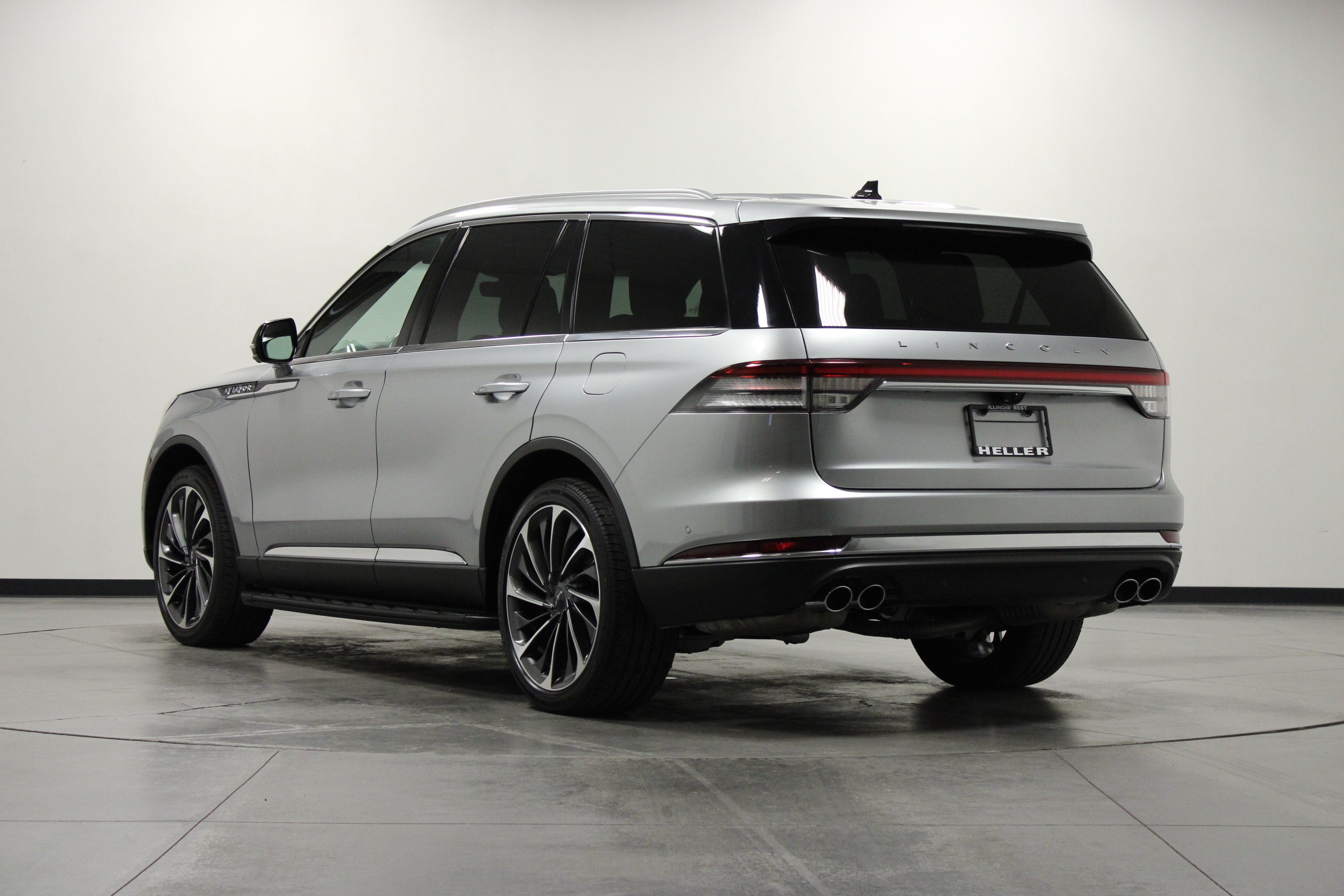 Used 2022 Lincoln Aviator Reserve w/ Equipment Group 201A AWD/4WD image 6