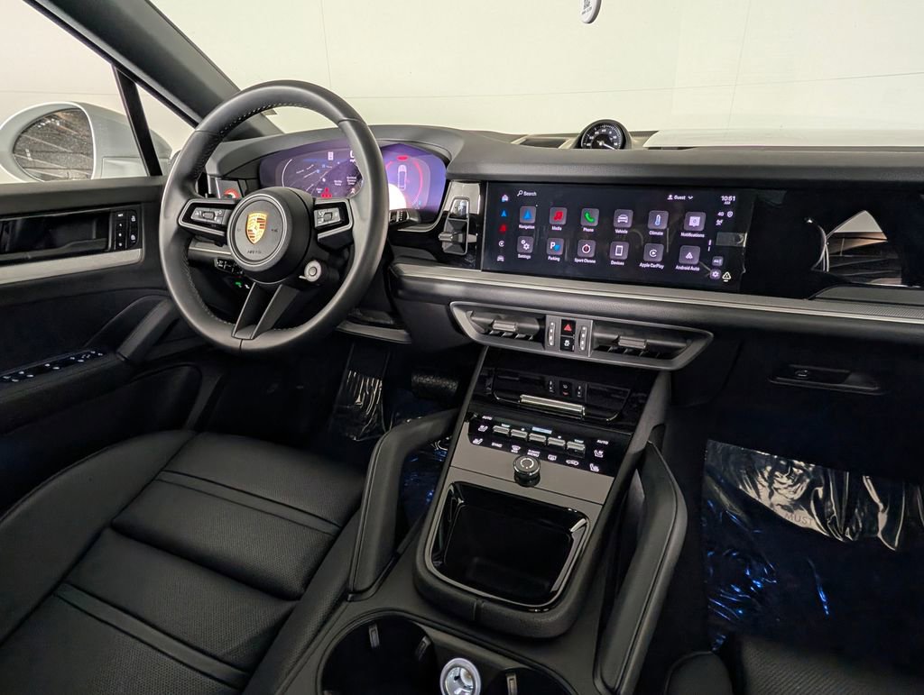 Certified 2025 Porsche Cayenne Coupe image 22