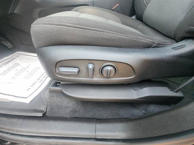 Used 2023 Chevrolet Traverse LT FWD image 21