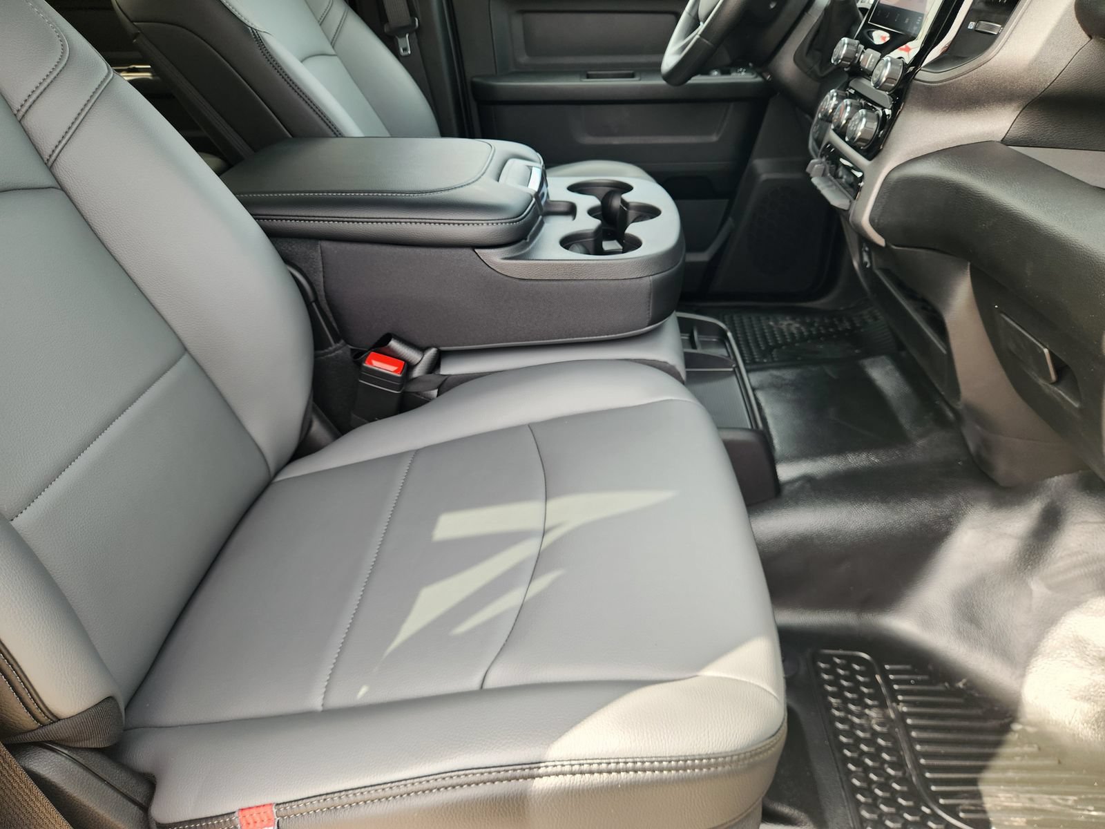 New 2026 RAM 3500 Tradesman AWD/4WD image 13