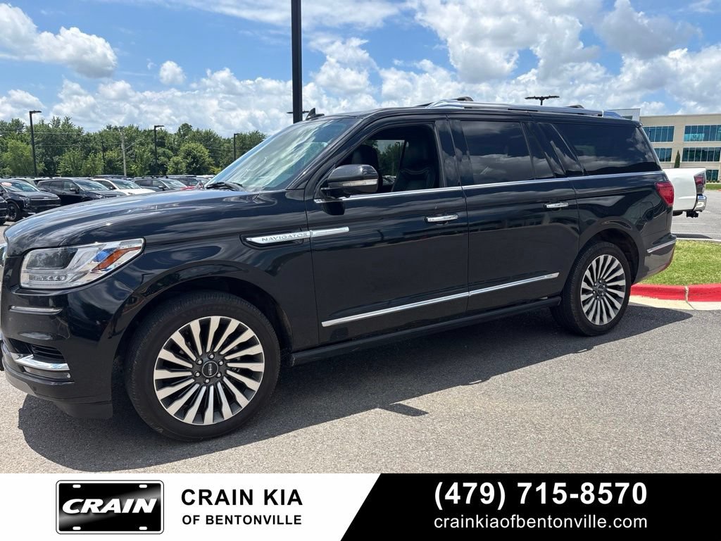 Used 2018 Lincoln Navigator L Reserve AWD/4WD image 3
