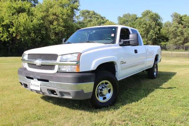 Used 2004 Chevrolet Silverado 2500 LS w/ Heavy-Duty Power Package image 2