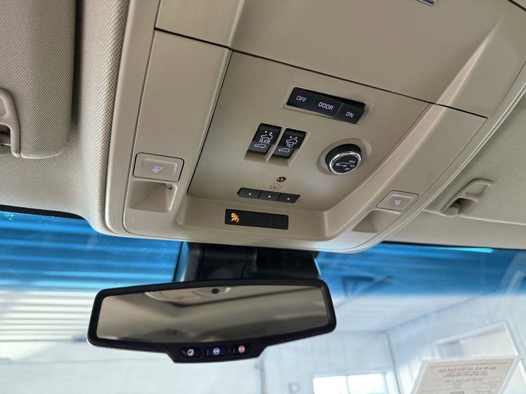 Used 2017 GMC Yukon XL Denali AWD/4WD image 25