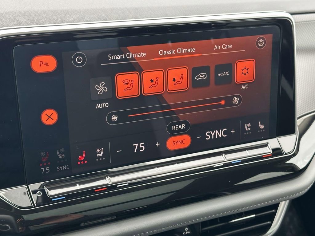 Certified 2025 Volkswagen Atlas Peak Edition SE image 31