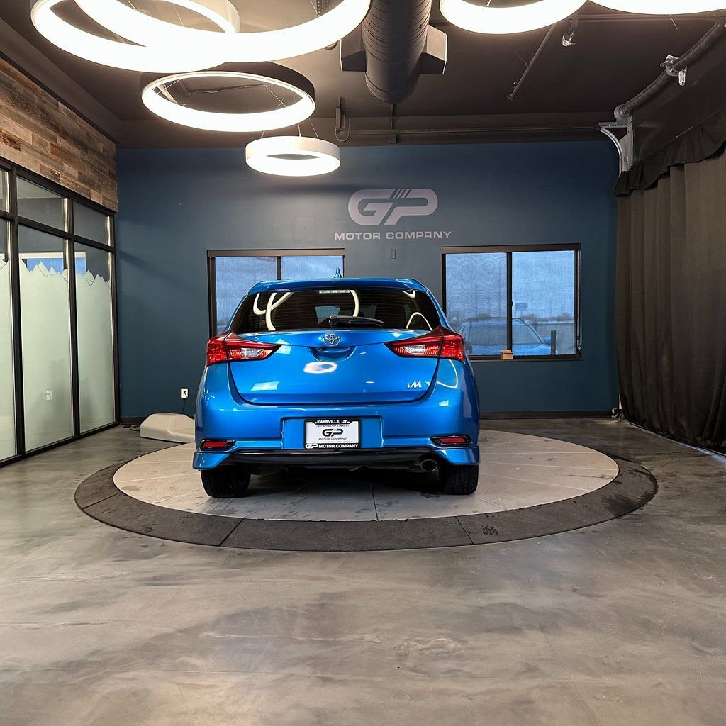 Used 2017 Toyota Corolla iM image 4