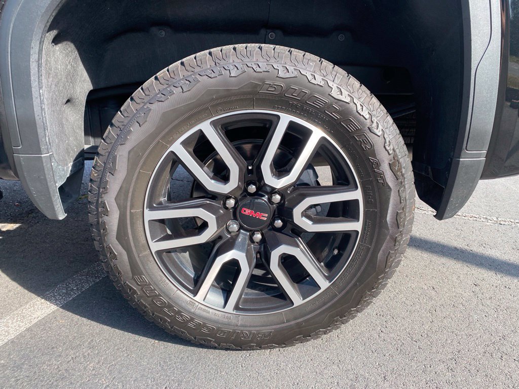 Used 2025 GMC Sierra 1500 AT4 w/ Technology Package AWD/4WD image 36