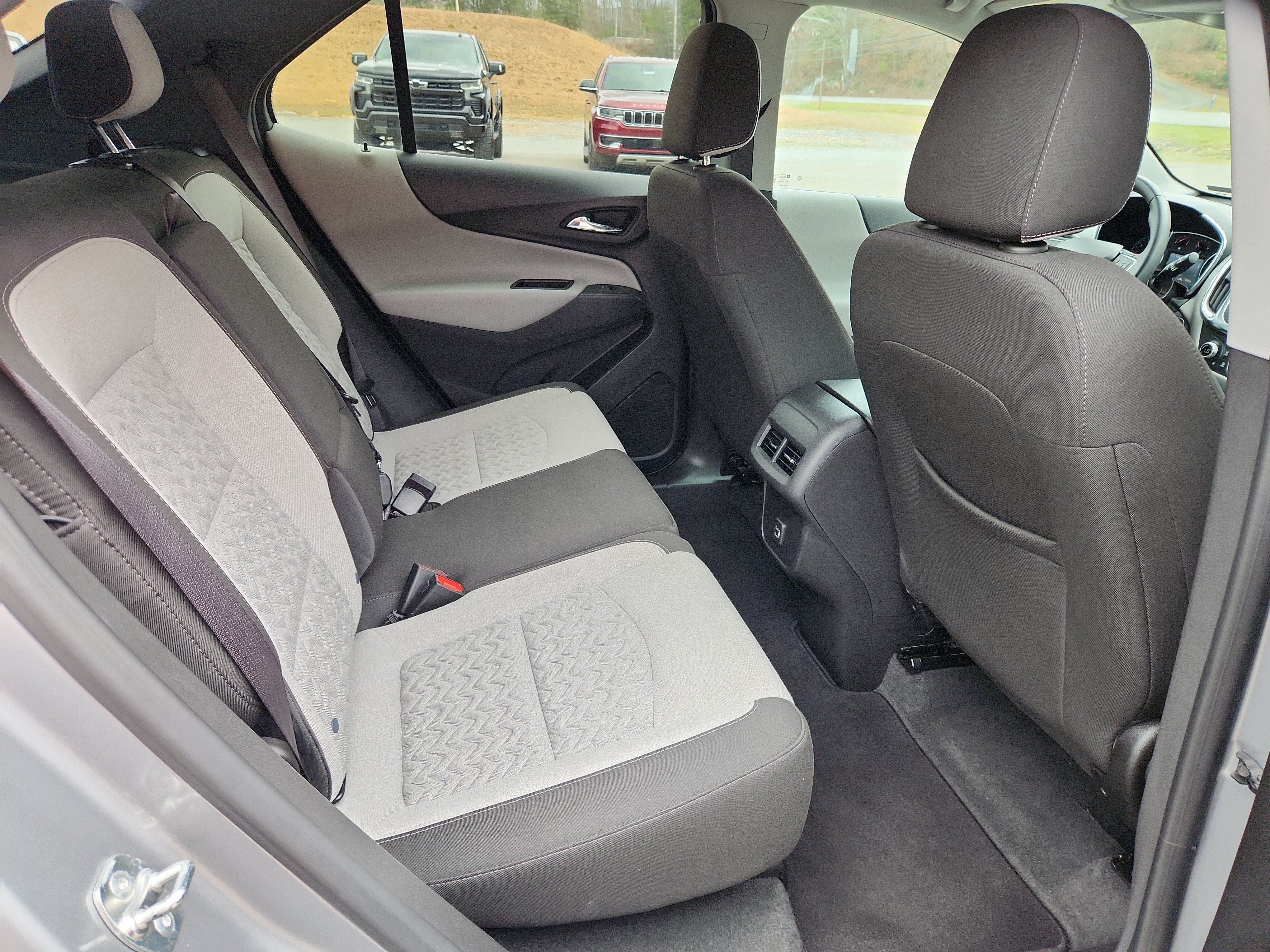 Used 2024 Chevrolet Equinox LT FWD image 43