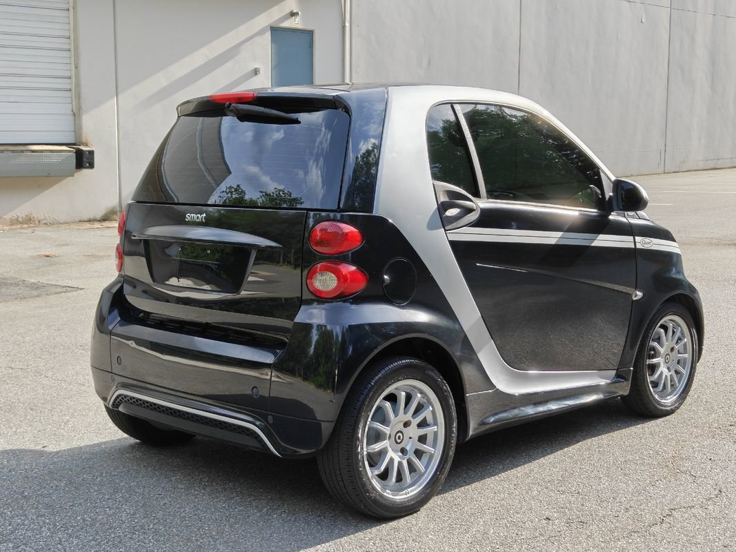Used 2013 smart fortwo passion RWD image 3