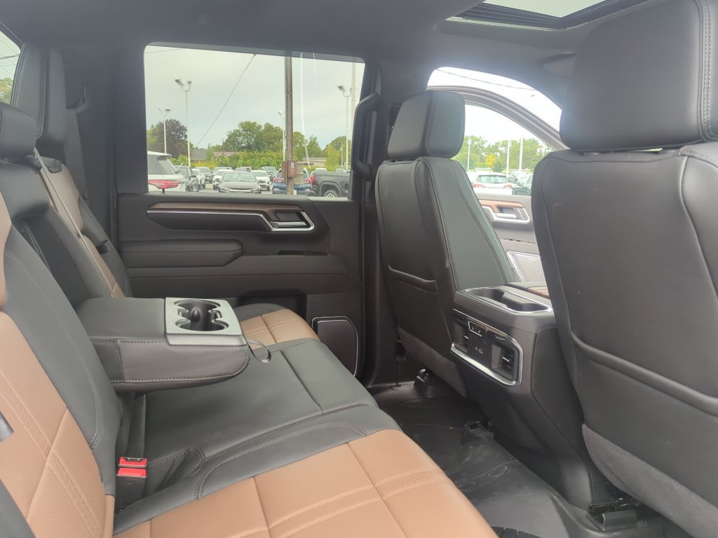 Used 2025 Chevrolet Silverado 3500 High Country w/ High Country Premium Package AWD/4WD image 23