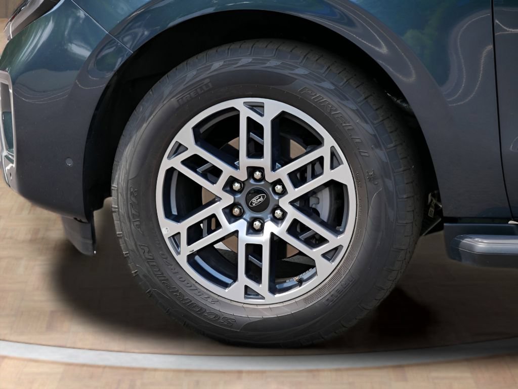 Used 2025 Ford Expedition Active AWD/4WD image 9