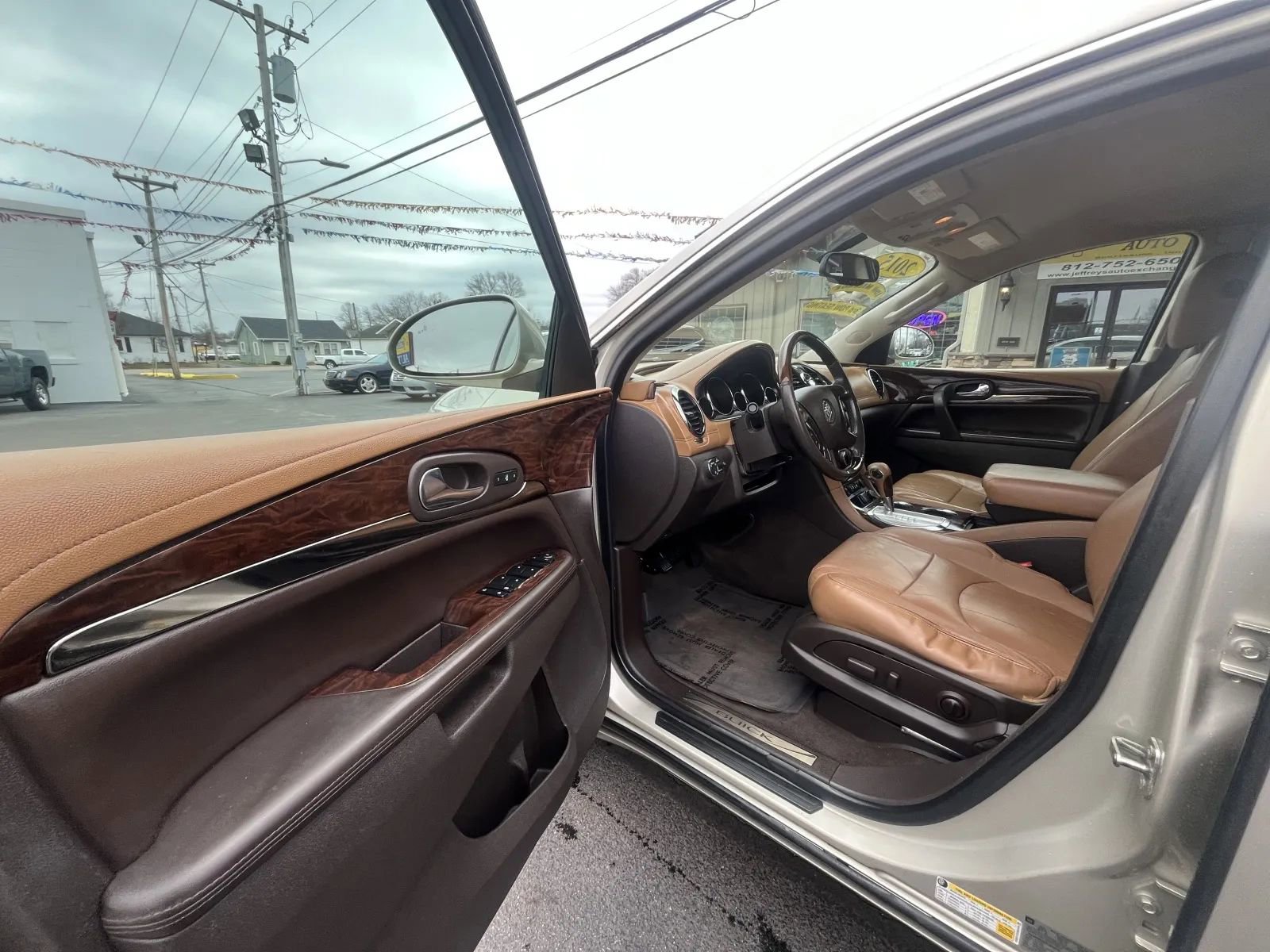 Used 2015 Buick Enclave Leather image 10