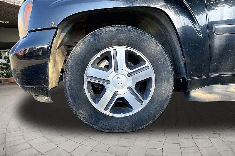 Used 2008 Chevrolet TrailBlazer LT w/ Sun And Sound Package RWD image 7