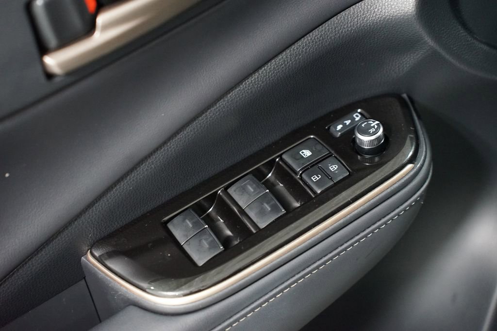 Certified 2025 Toyota Crown Signia image 31