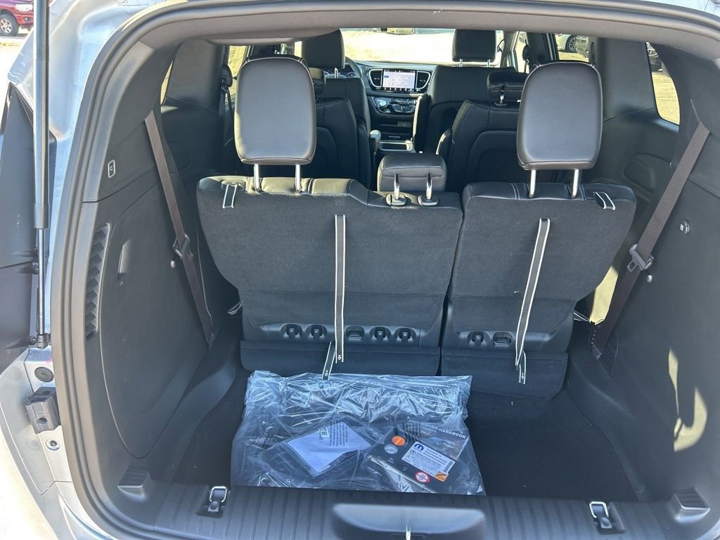 New 2026 Chrysler Pacifica Select FWD image 30