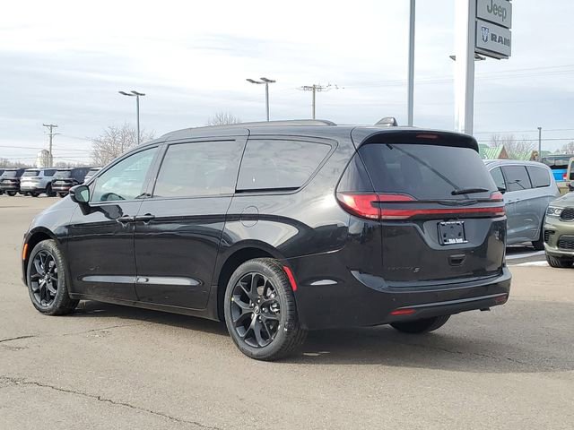 New 2026 Chrysler Pacifica Select w/ S Appearance Package FWD image 5