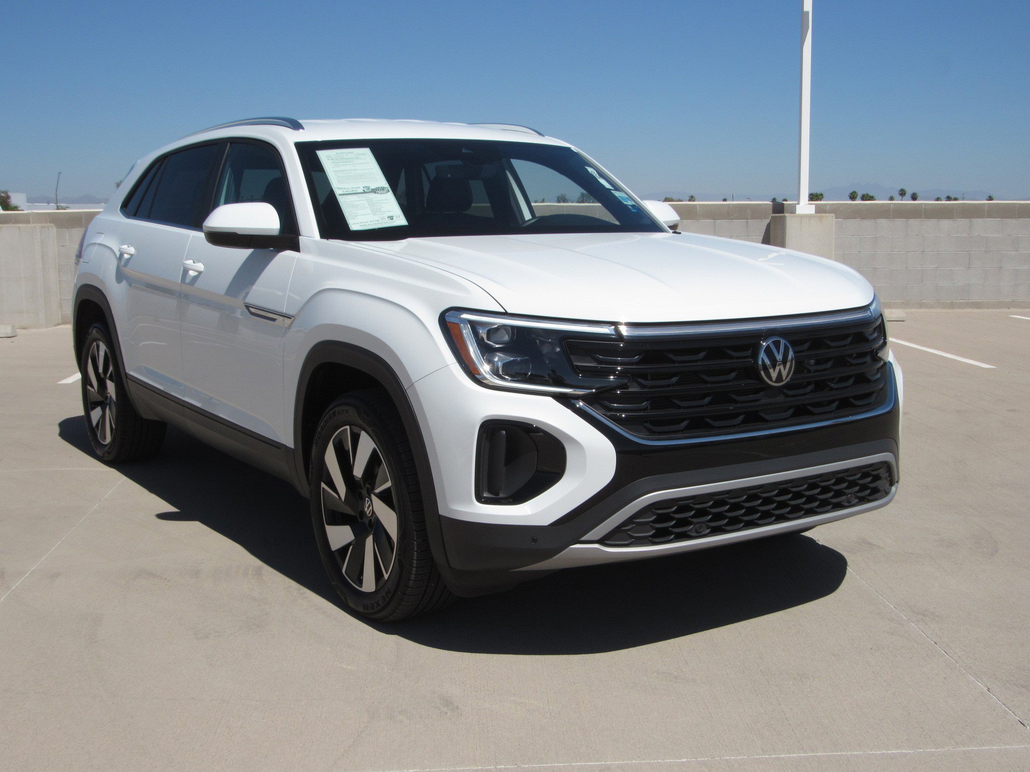 Used 2024 Volkswagen Atlas Cross Sport SE image 2