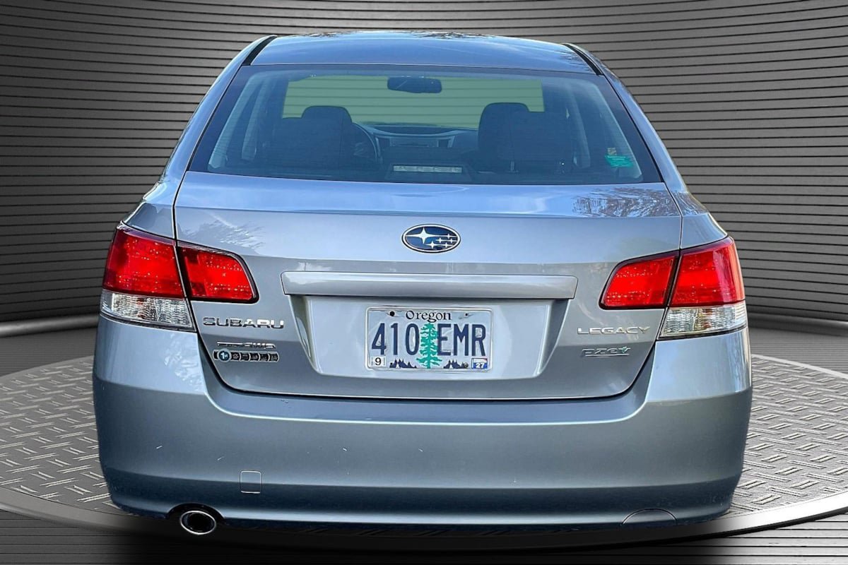 Used 2010 Subaru Legacy 2.5i Premium AWD/4WD image 5