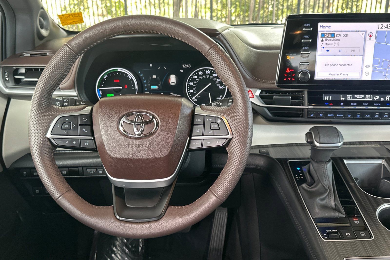 Certified 2024 Toyota Sienna Platinum image 17