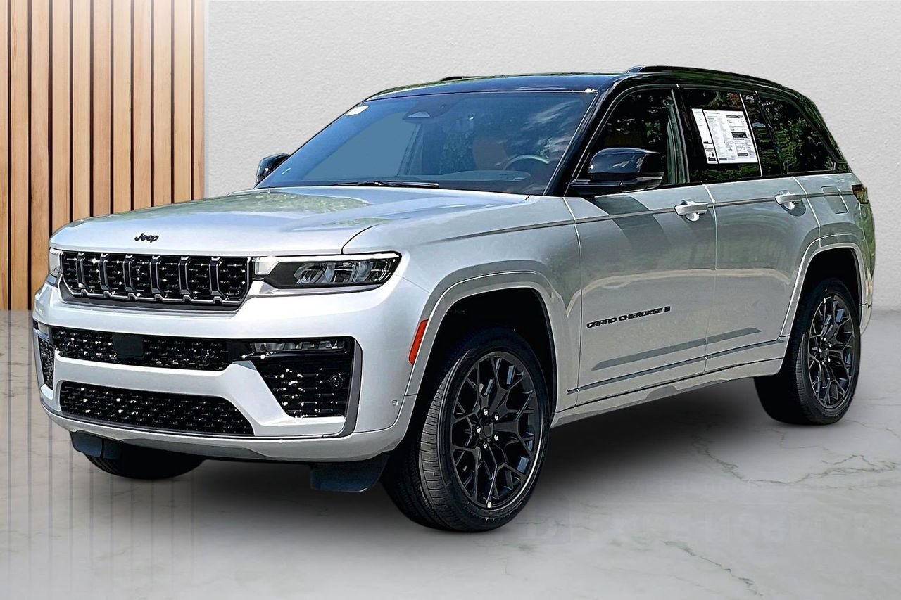 New 2026 Jeep Grand Cherokee Summit w/ Obsidian Package AWD/4WD image 4