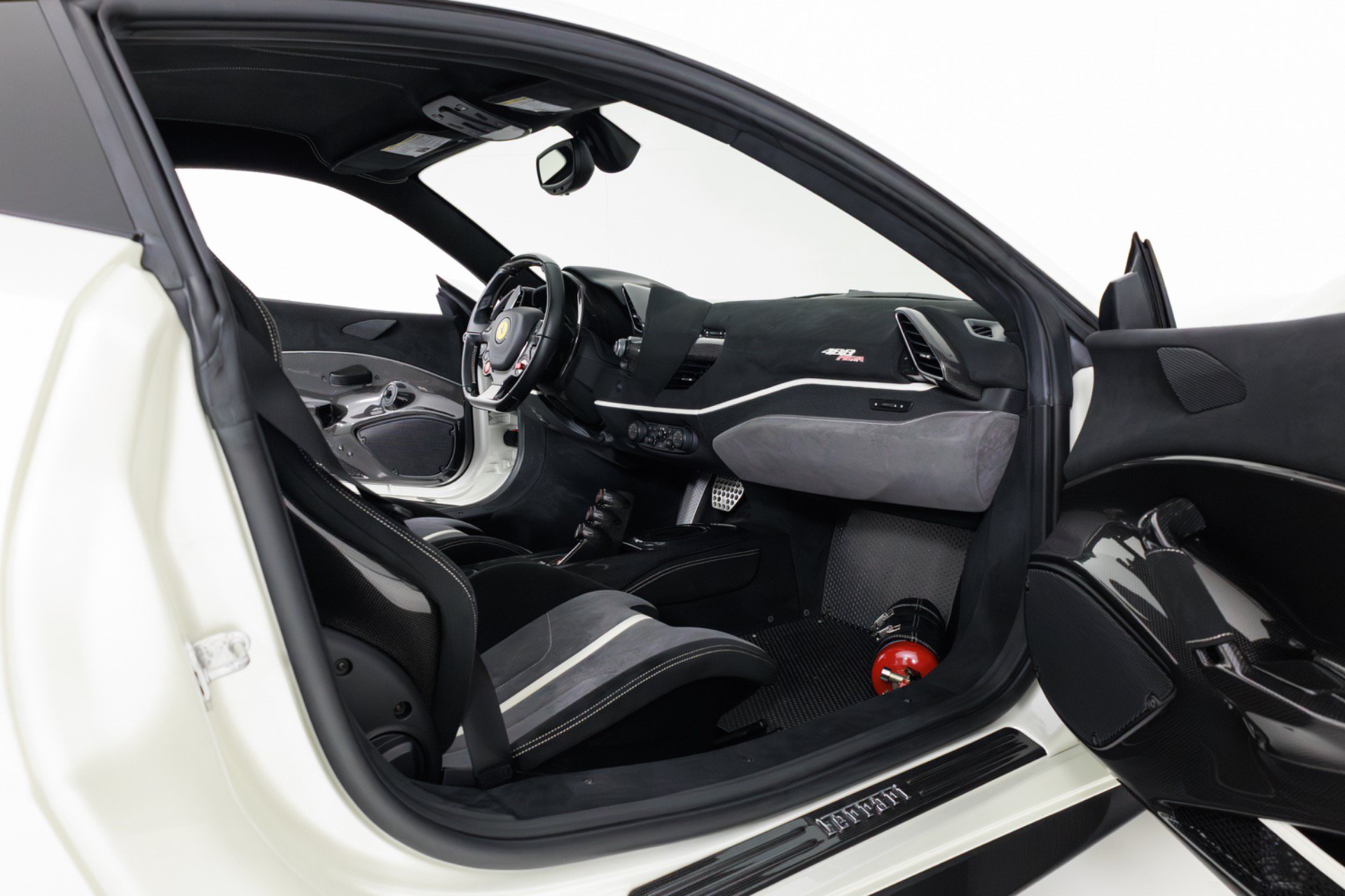 Used 2020 Ferrari 488 Pista Coupe RWD image 31