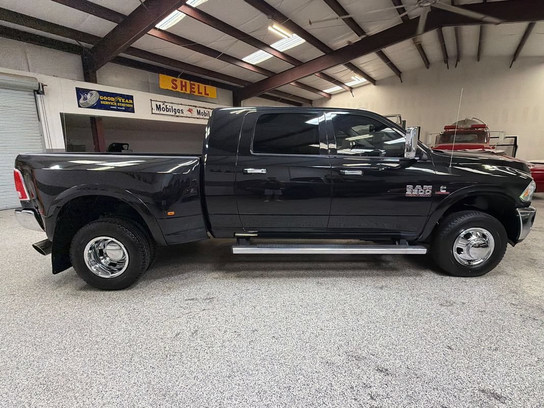 Used 2018 RAM 3500 Laramie w/ Convenience Group AWD/4WD image 9