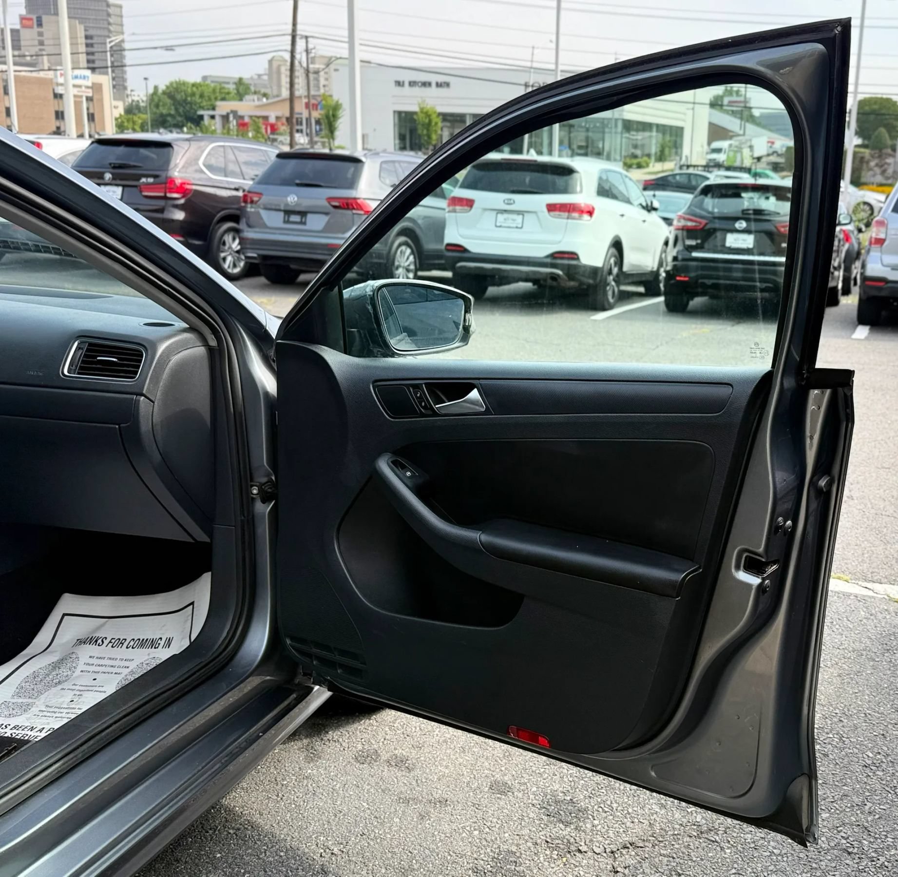 Used 2011 Volkswagen Jetta SE FWD image 32