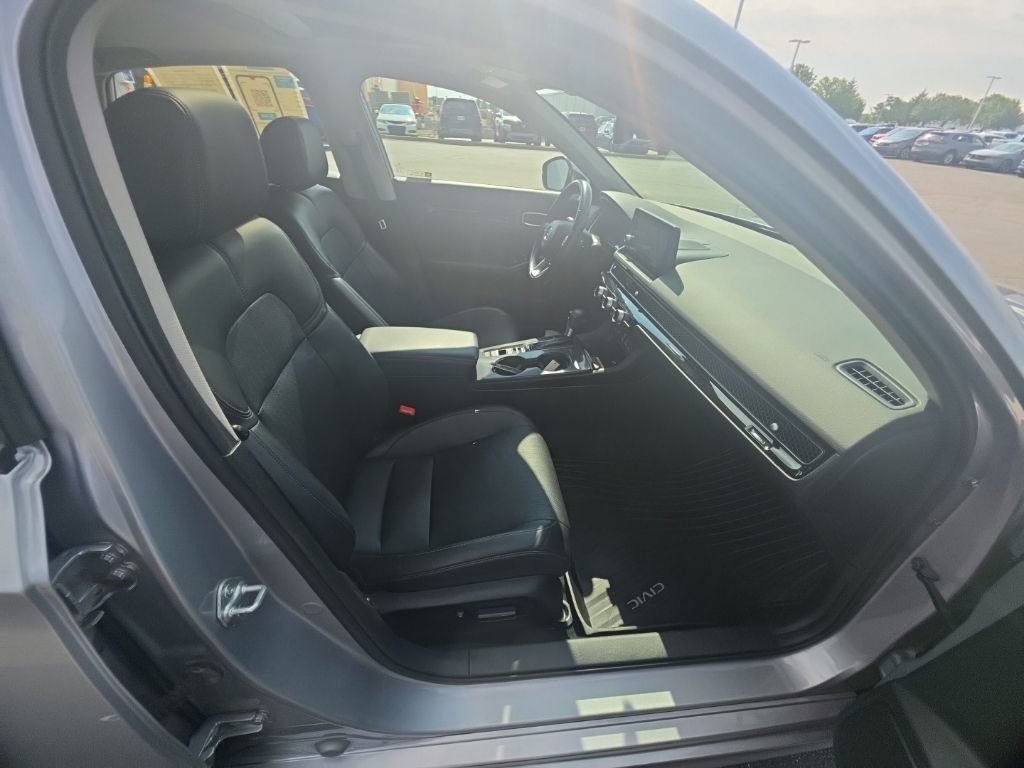 Used 2022 Honda Civic Touring image 32
