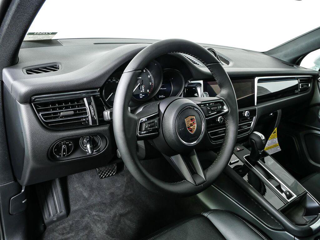 Certified 2026 Porsche Macan Turbo AWD/4WD image 4