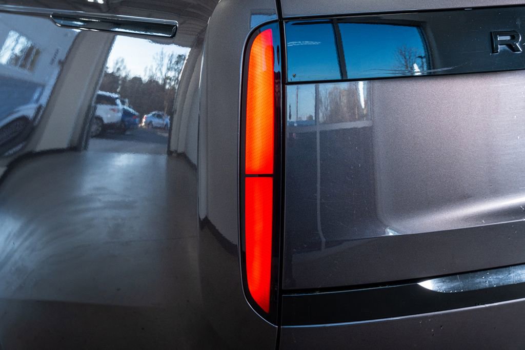 Used 2023 Land Rover Range Rover Long Wheelbase SE image 23