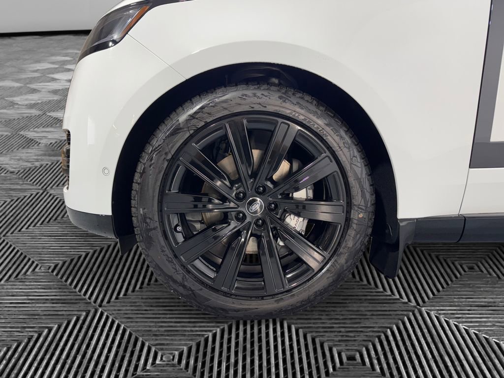 New 2025 Land Rover Range Rover SE image 14