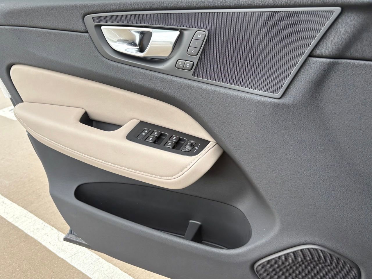 New 2026 Volvo XC60 B5 Plus AWD/4WD image 16